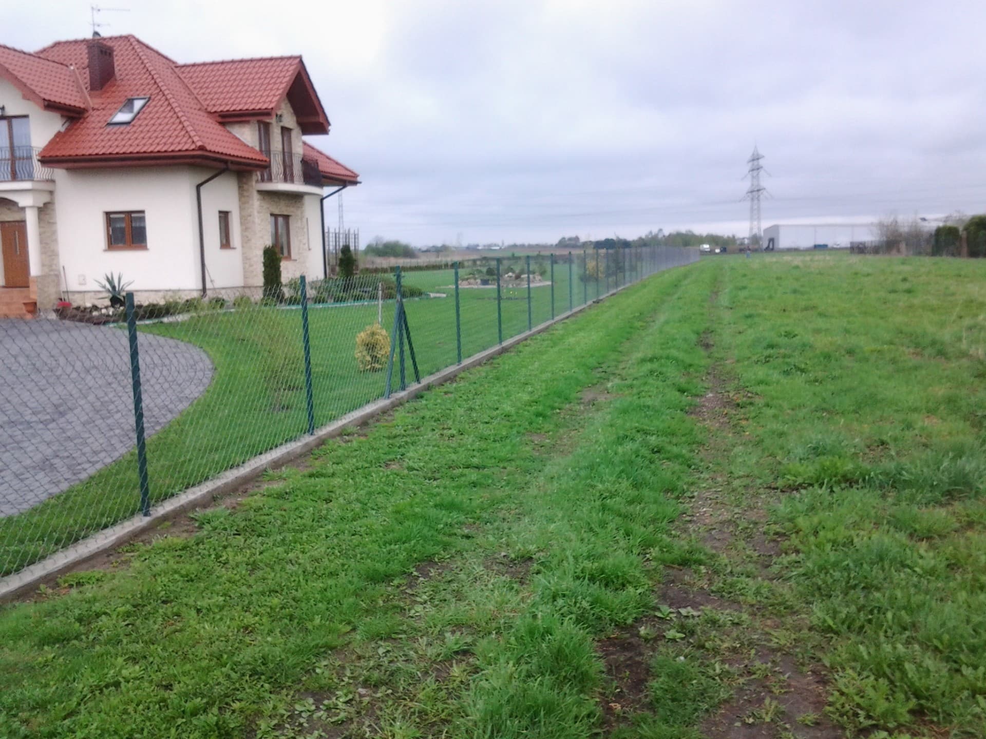 sprzedam działkę 3300m2 media autobus S8 - 3/6