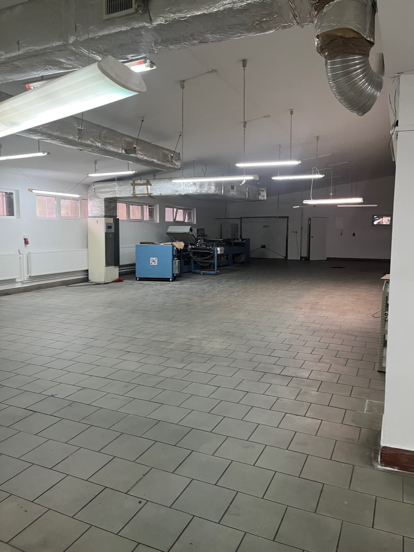 wynajmę samodzielny lokal 600m2 w bdb.lokalizacji rózne działalności - 5/6