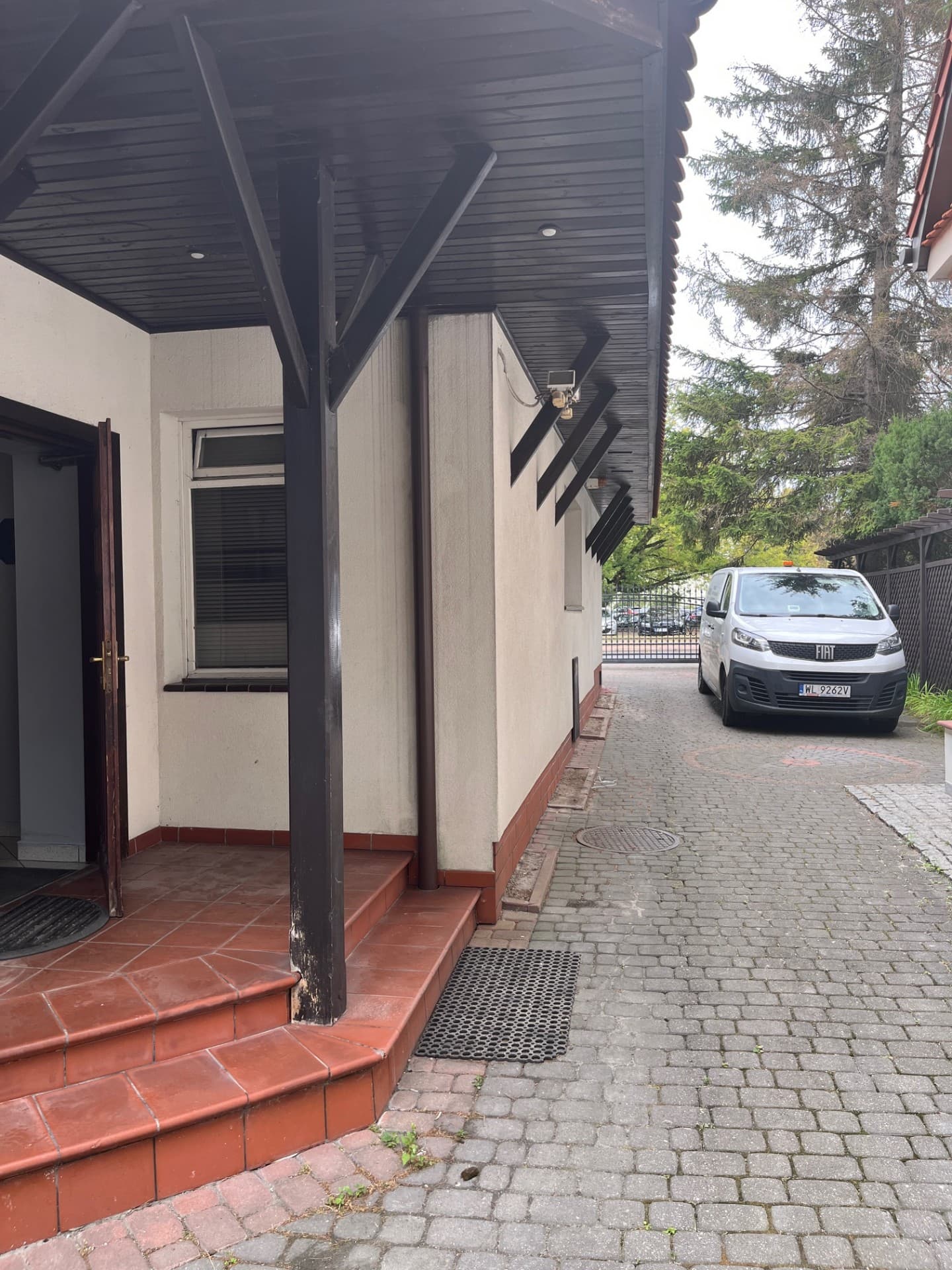 wynajmę samodzielny lokal 600m2 w bdb.lokalizacji rózne działalności - 3/6