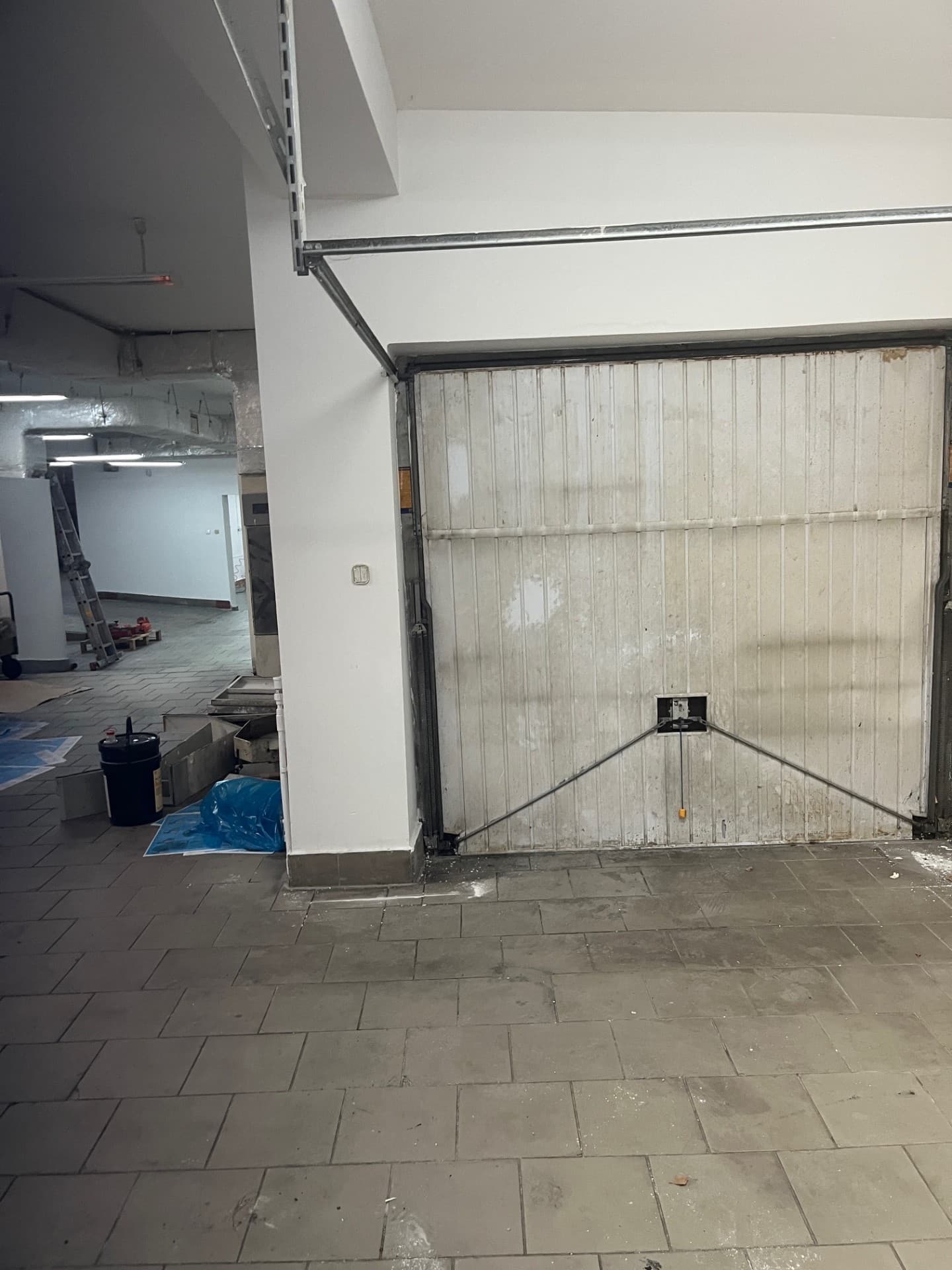 wynajmę samodzielny lokal 600m2 w bdb.lokalizacji rózne działalności - 6/6
