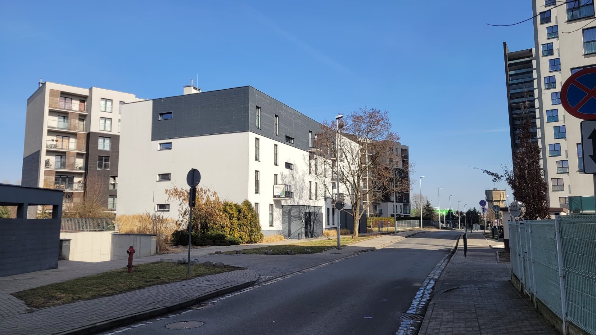 Sprzedam miejsce postojowe podziemne Wrocław–Tarnogaj–Jesionowa 76-78