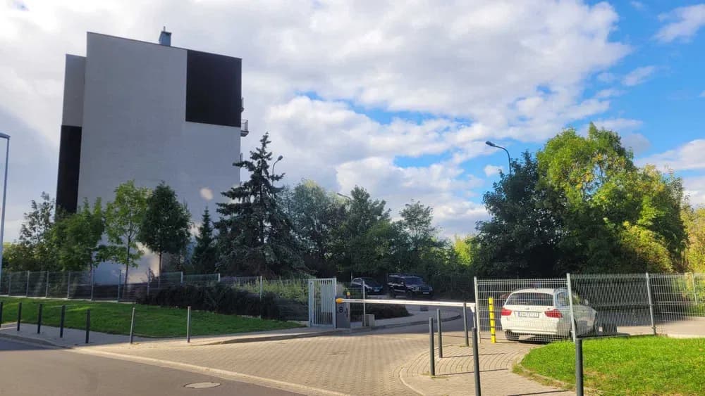 Sprzedam miejsce postojowe podziemne Wrocław–Tarnogaj–Jesionowa 50-54